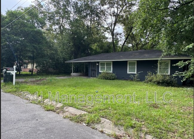 Primary Photo - 2460 Brevard Dr