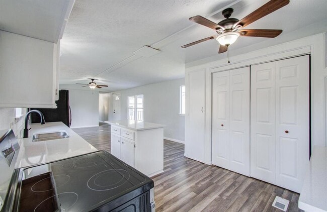 Building Photo - 13419 Commander Cir