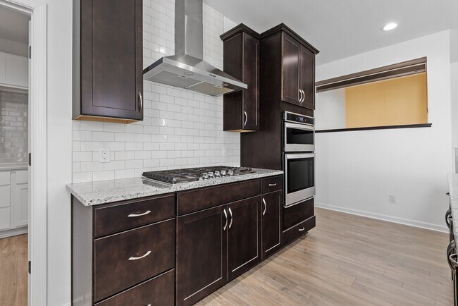 Building Photo - 5898 Urbandale Ct N