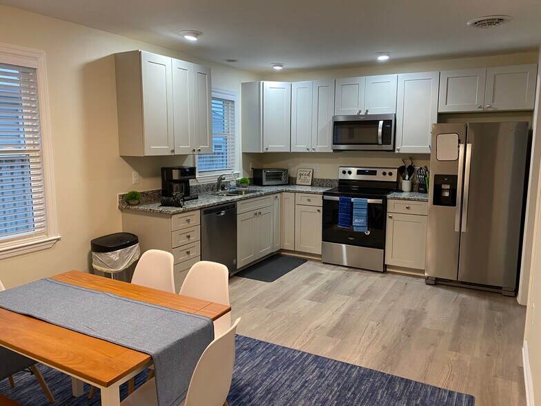 Building Photo - 405 Lossing Ave