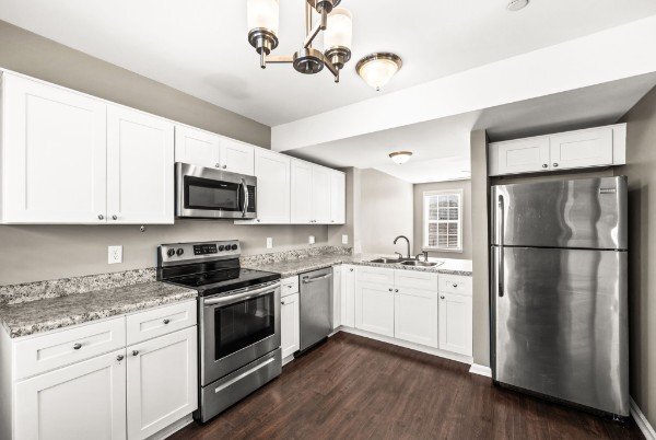 Building Photo - 7213 Rosemary Ct