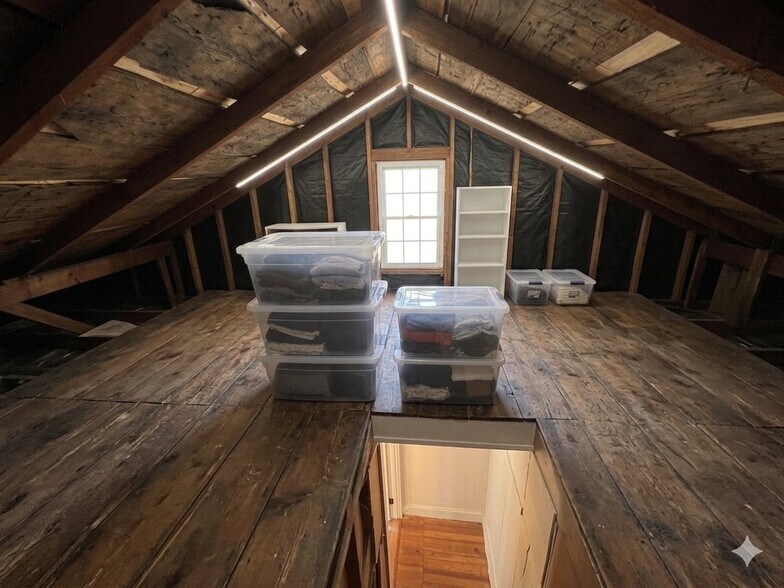 Building Photo - 235 Main St