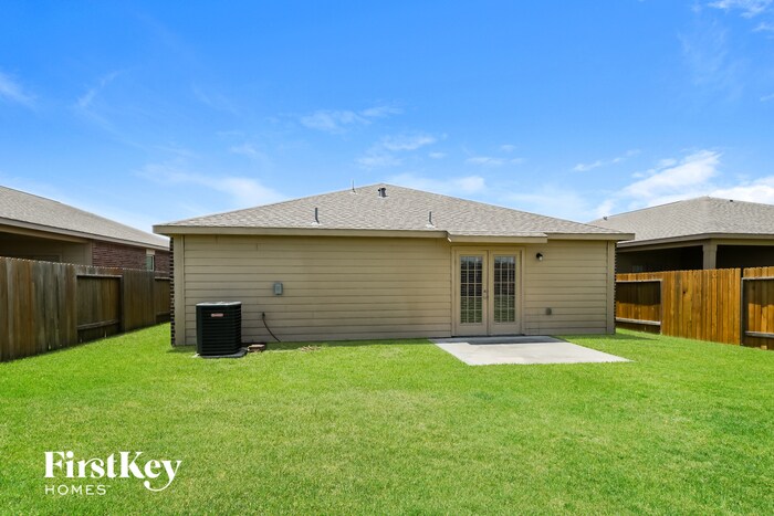 Building Photo - 22422 Base Light Dr