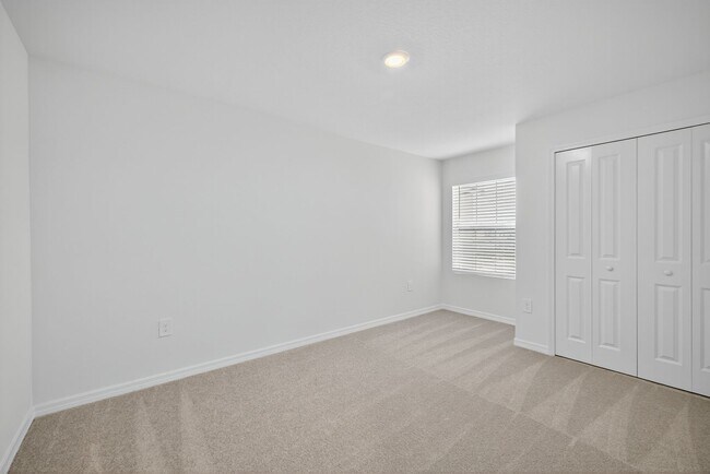 Building Photo - New 3 Bed Townhouse!