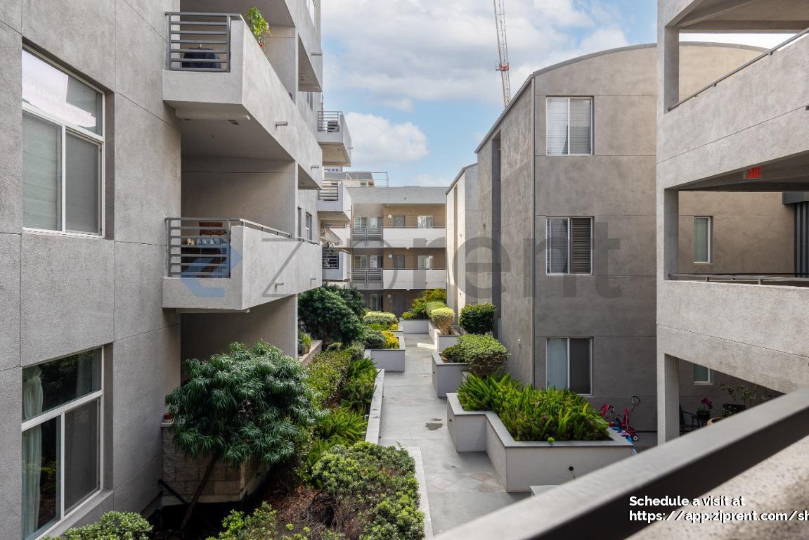 Building Photo - 1643 Sixth Ave