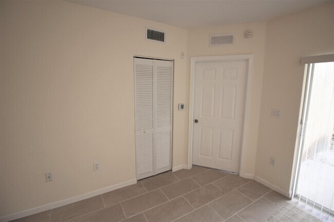 Building Photo - 1145 Golden Lakes Blvd