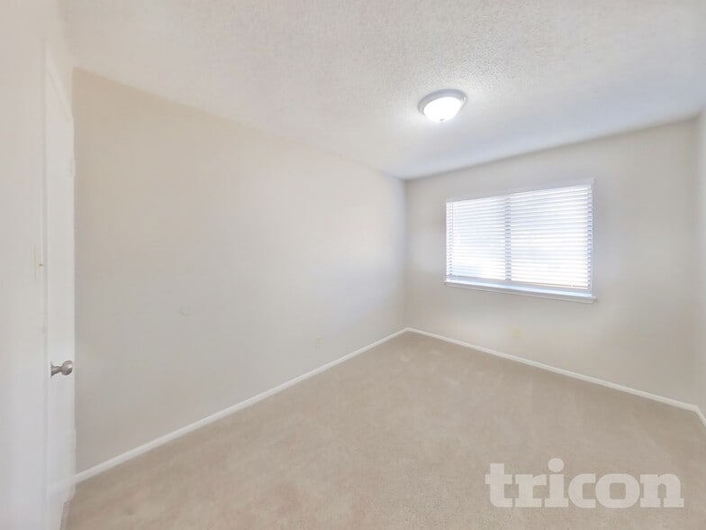 Building Photo - 13923 Flairwood St