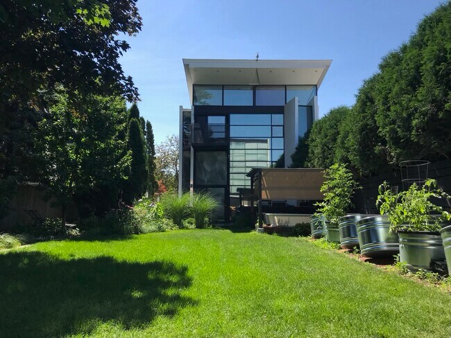 Building Photo - 343 Ashland Ave