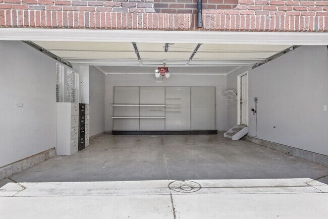 Building Photo - 1446 S Ensenada St