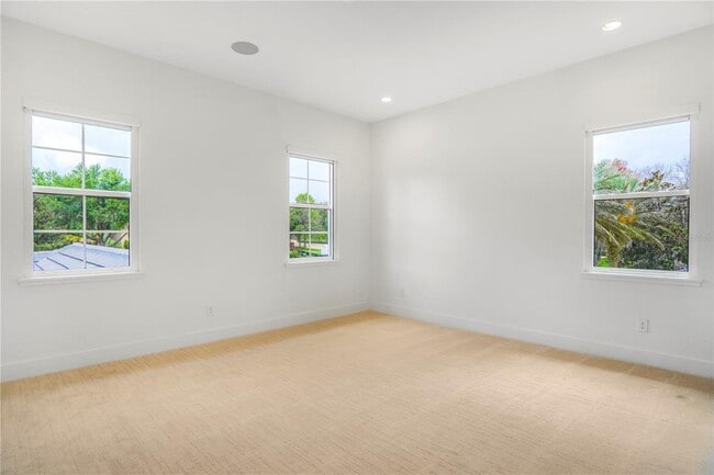 Building Photo - 15023 Pendio Dr