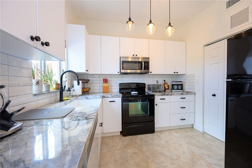 Building Photo - 17815 NW 74th Ct