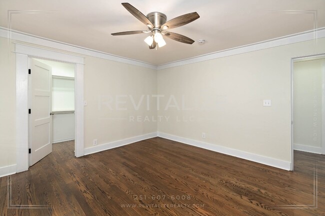 Building Photo - Gorgeous Spring Hill Home!