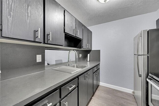 Building Photo - 1027 Tequesta St