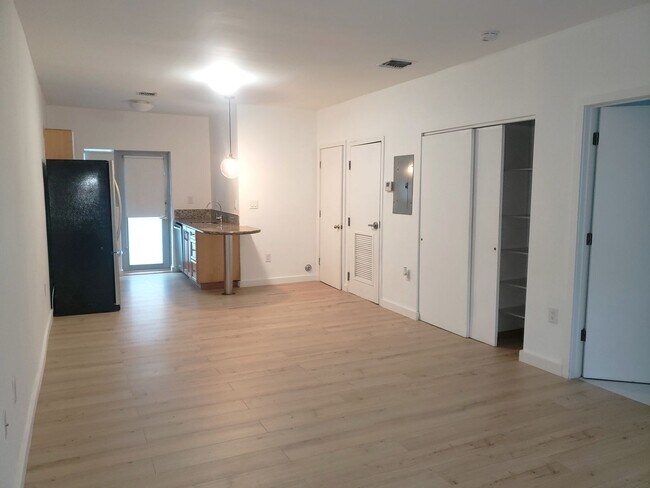 Building Photo - Miami Beach Studios