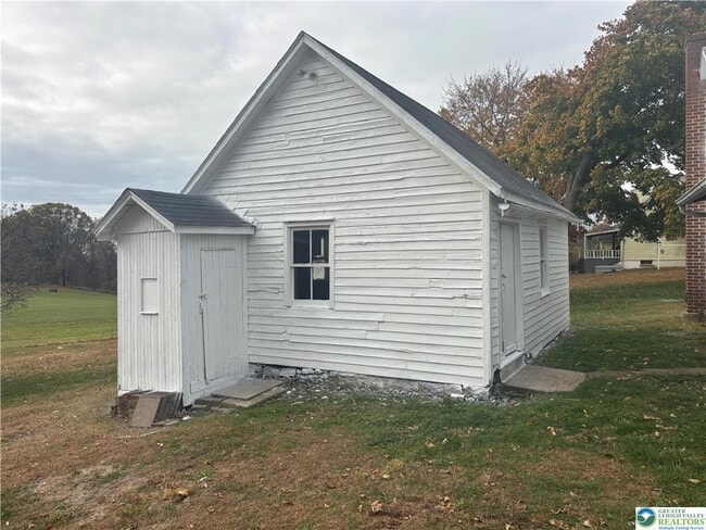 Building Photo - 654 Youngs Hill Rd