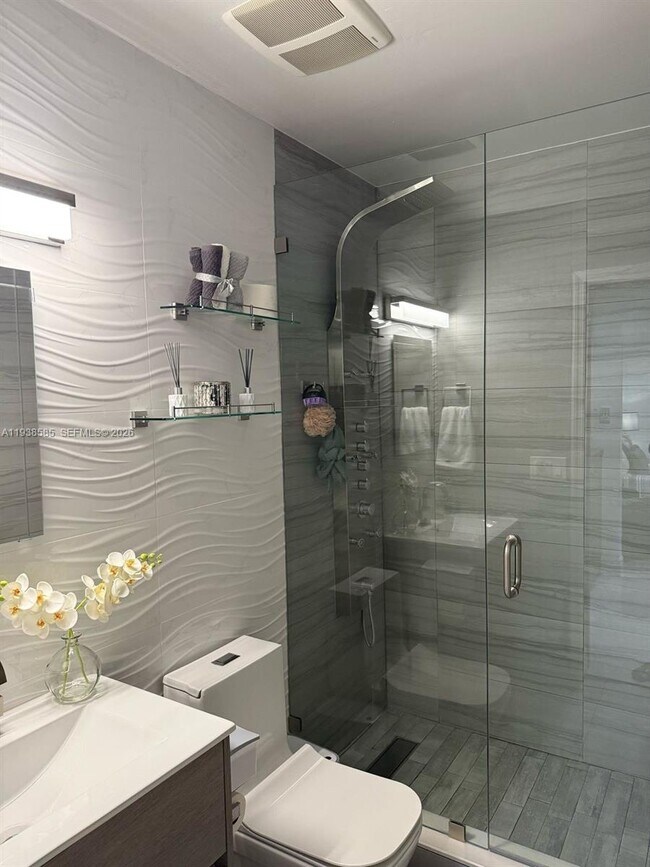 Building Photo - 2837 W 75th St