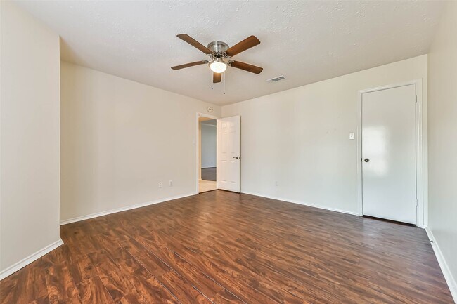 Building Photo - 3327 S Country Meadows Ln