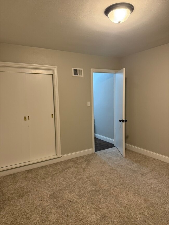 Building Photo - 4202 N Devon Ln