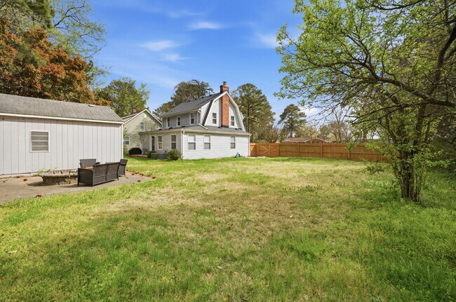 Building Photo - The Norfolk Nomad Spacious 4BR Near Downtown, ODU