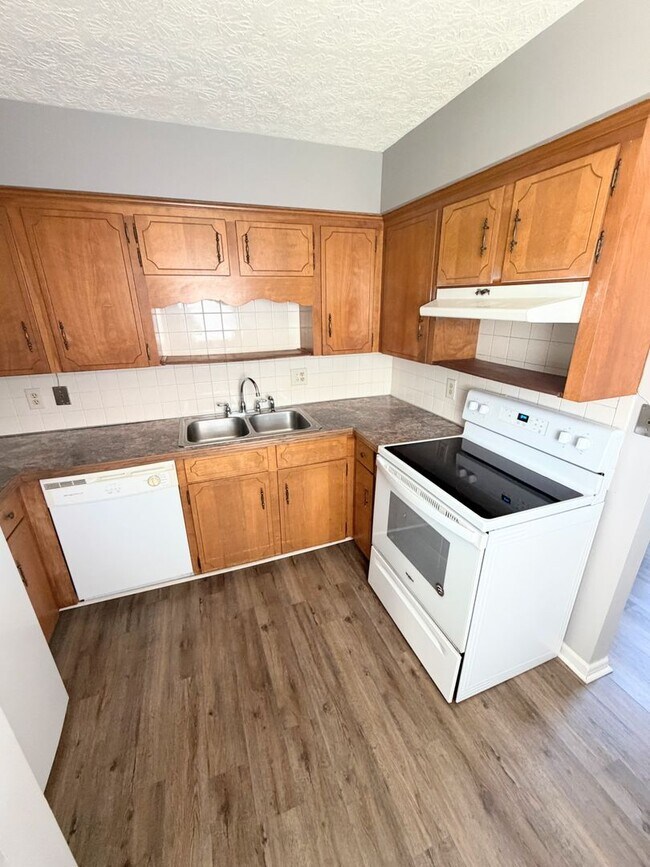 Building Photo - 919 Sandusky Dr