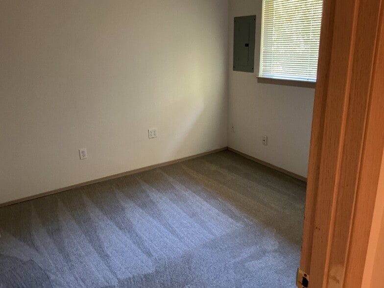 Building Photo - 2111 Sunset Ave