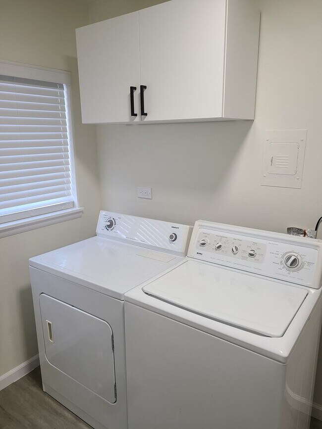 Building Photo - Charming 3BR House in University Hills