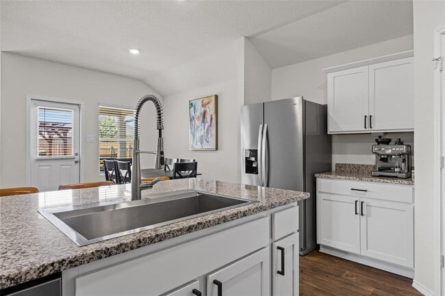 Building Photo - 325 Granary Dr
