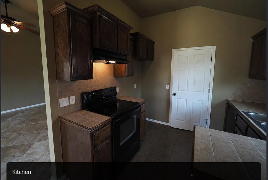 Building Photo - 233 Tecumseh Meadows Dr