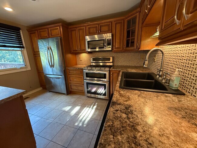 Building Photo - 2553 Hunting Ridge Trail