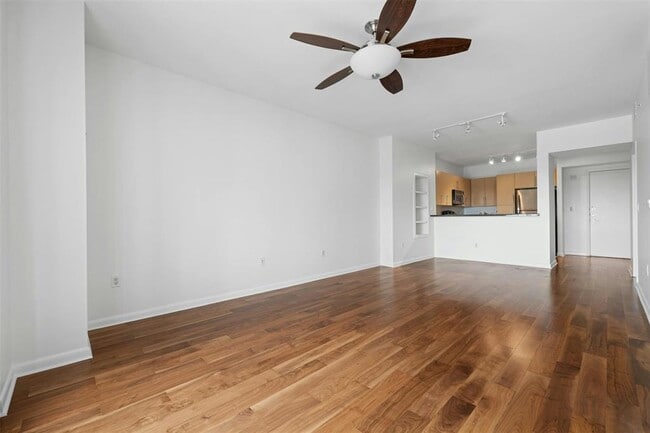 Building Photo - 54 Rainey St