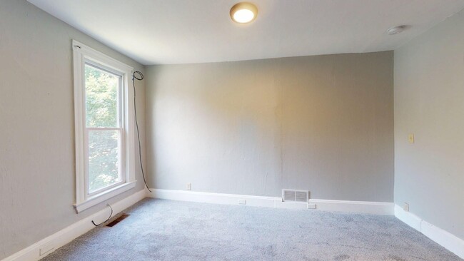 Building Photo - Madison/W.95th neighborhood : 3 bedroom/1 bath single family house available NOW.