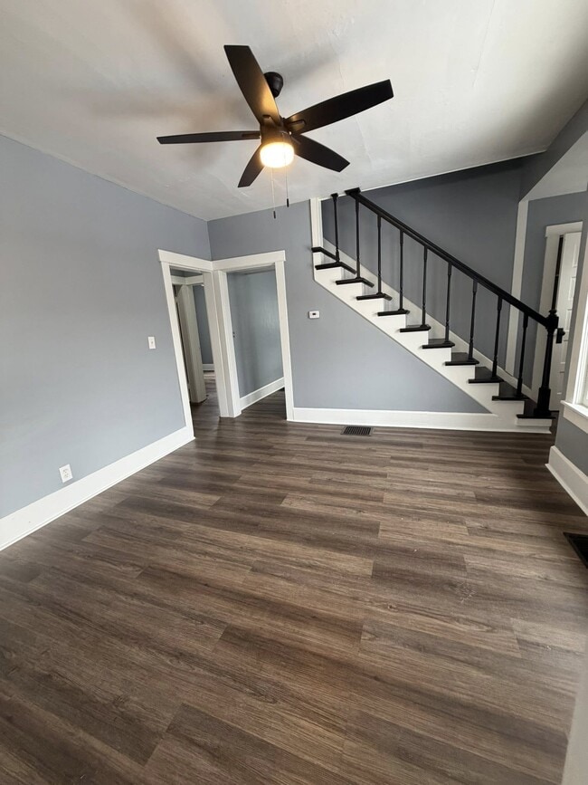 Building Photo - 1930 S River Rd