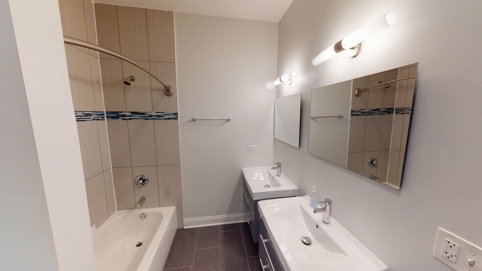 Building Photo - 1355 W Bryn Mawr Ave