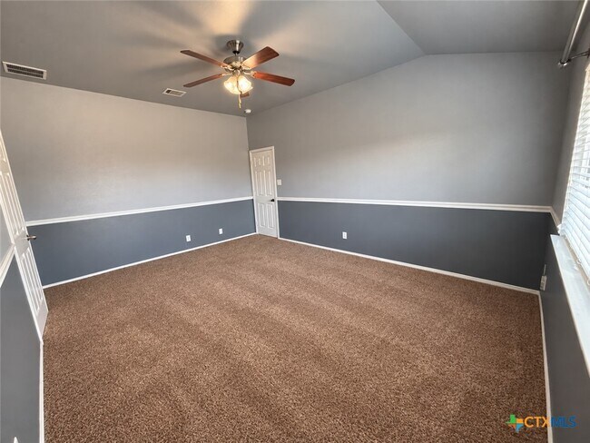 Building Photo - 9402 Cricket Dr