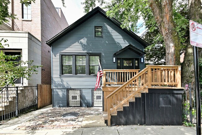 Building Photo - 2932 N Lakewood Ave