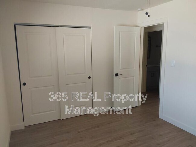 Building Photo - 1701 Palm Dr
