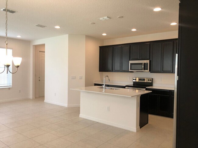 Building Photo - 4BD/3.5BA Townhome in Ravenna Winter Garden!