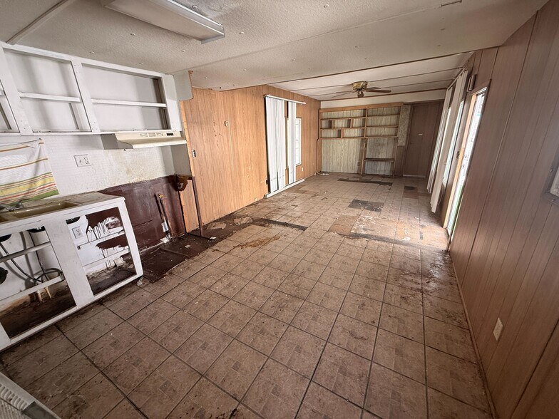 Building Photo - 3601 E Wyoming Ave