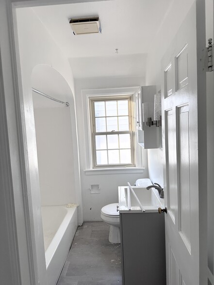 Bathroom - 4453 N Marlborough Dr