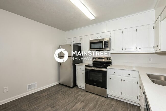 Building Photo - 3 Bedroom Pet-Friendly Home in RIVERDALE, ...