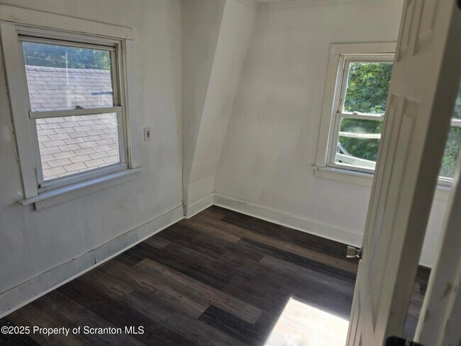 Building Photo - 536 Alder St