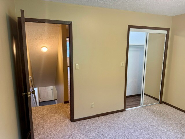 Building Photo - 1616 Spring Valley Dr