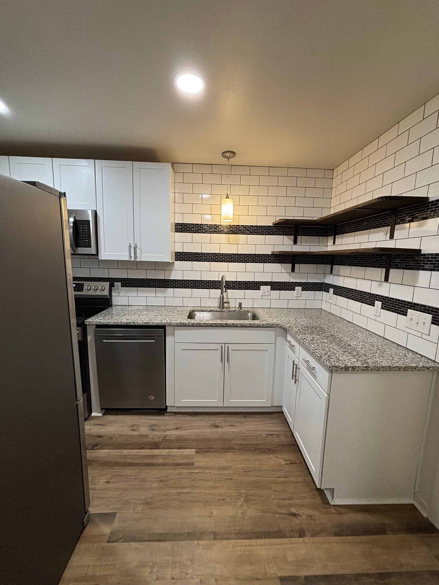 Kitchen - 405 Franklin St