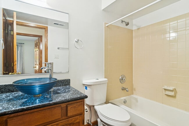 Building Photo - 1316 E Evergreen Dr