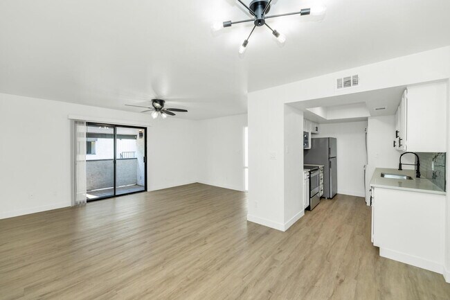 Building Photo - Ground-Floor 1-Bed Condo with Access to Co...