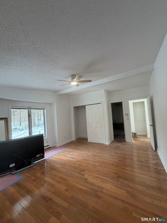 Building Photo - 410 Old Tolland Turnpike