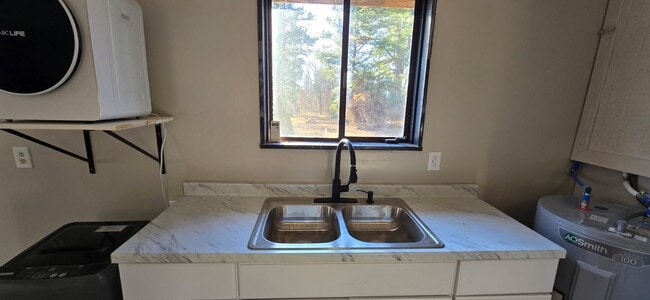 Building Photo - 20661 Monrovia Rd