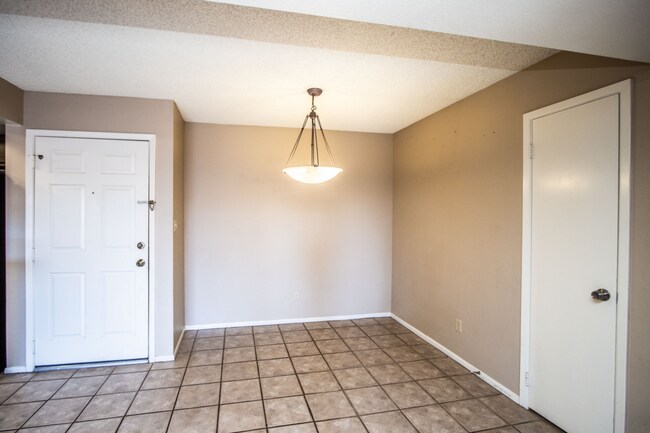 Building Photo - 2Br/2Ba, $1495, 101& Rio Salada