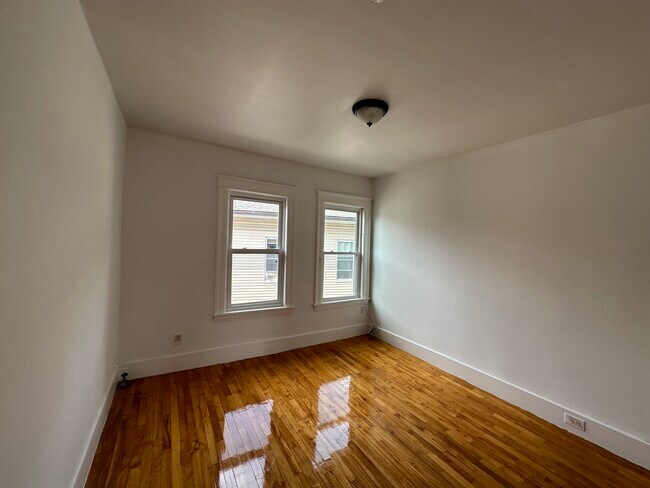 Building Photo - 61 Vernon St