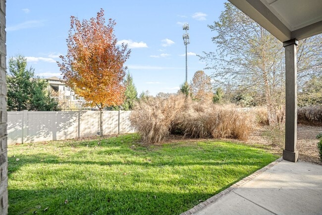 Building Photo - 555 Gresham Ln